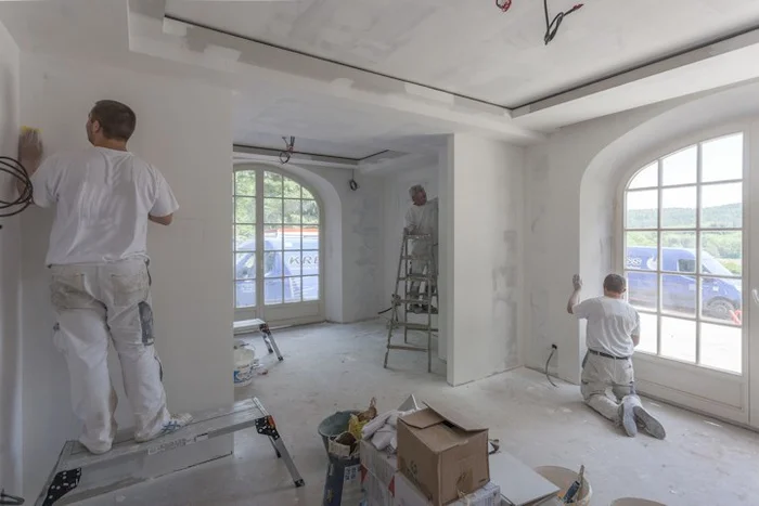 How to Prepare Your Home for an Interior Paint Crew in Arizona